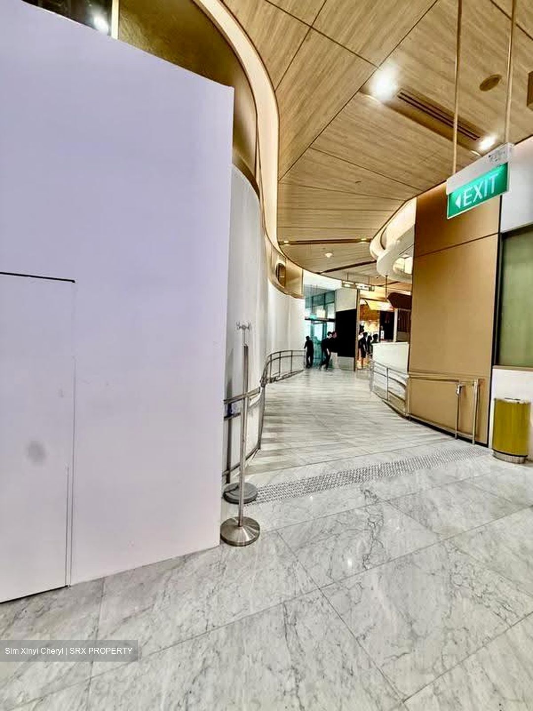 111 Somerset (D9), Retail #633704391